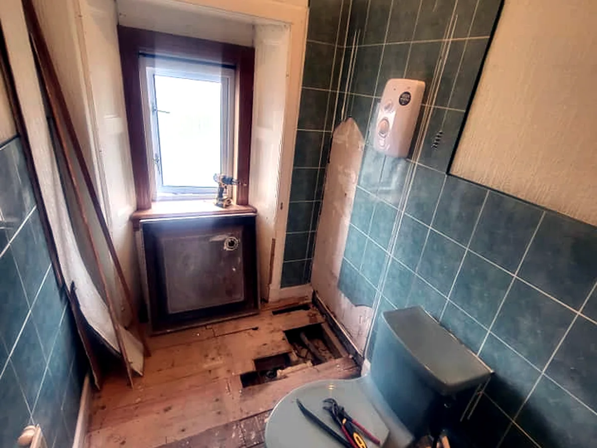 Ensuite refit before renovation